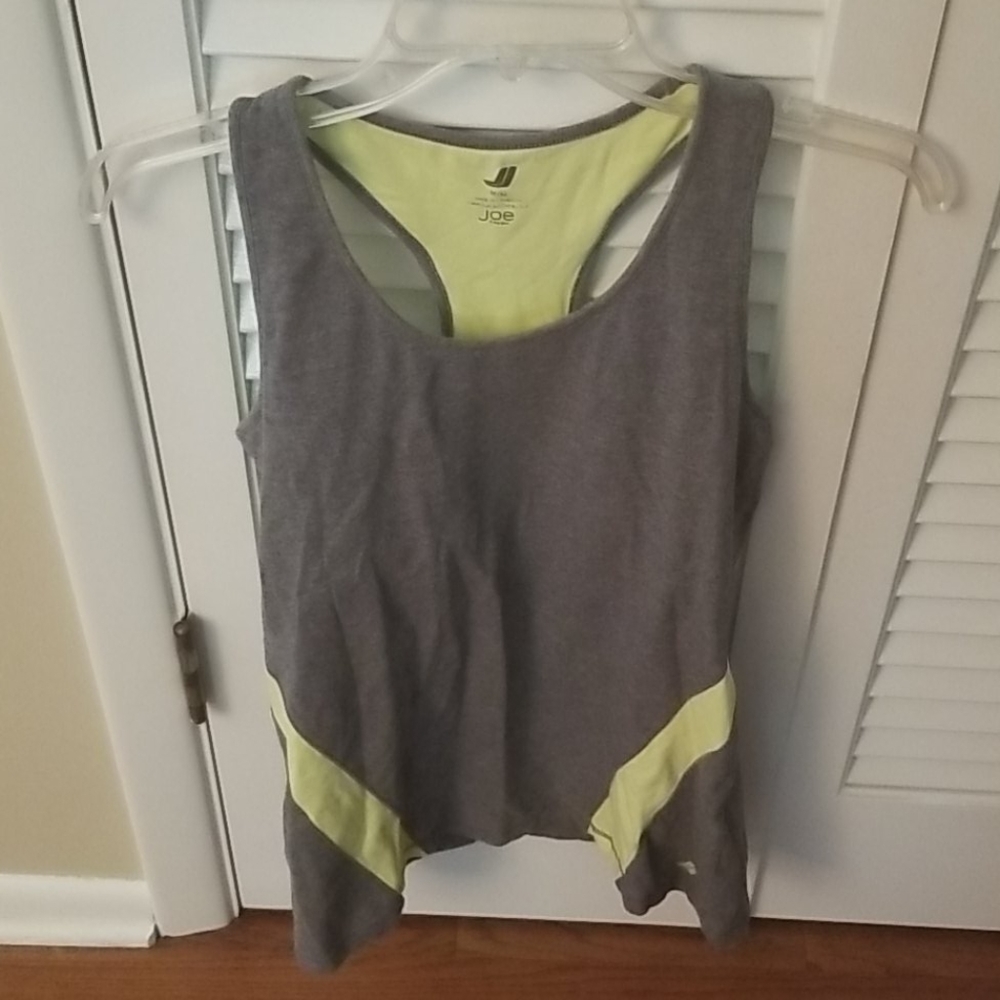 3/$20 🎉 Joe Fresh active tank w/bra
